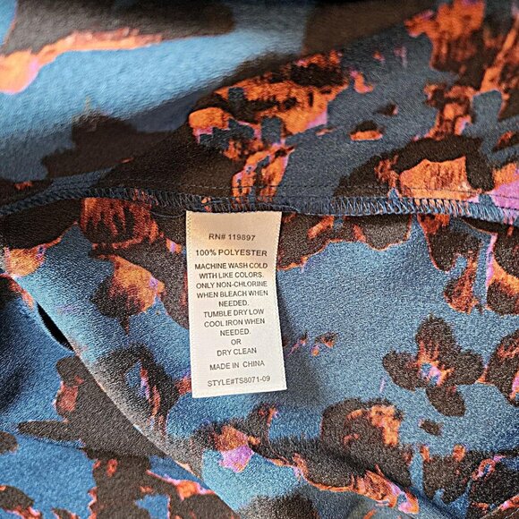 Sheer/Loose fitting Blouse in Blue Floral print by Collective Concept. Size - M - Picture 6 of 7